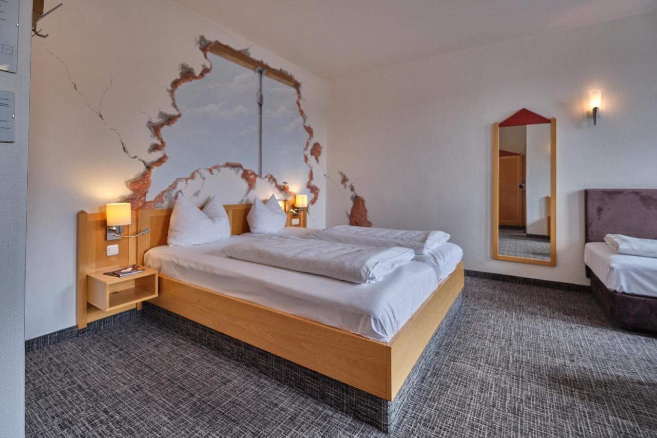 Roter Hahn 3*