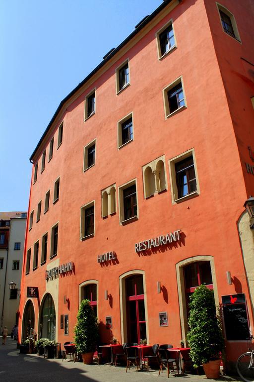 Roter Hahn 3*
